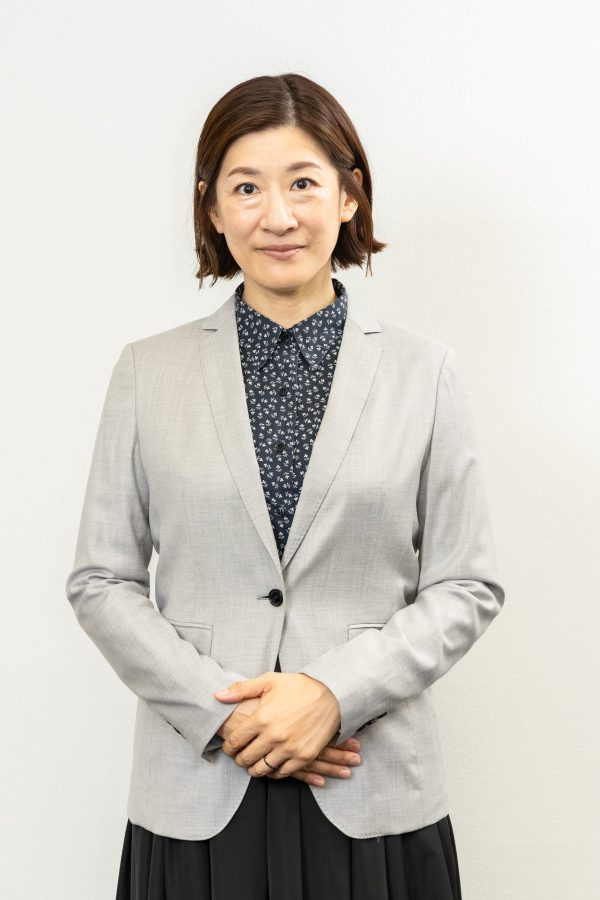 牛島あい 立姿 正面